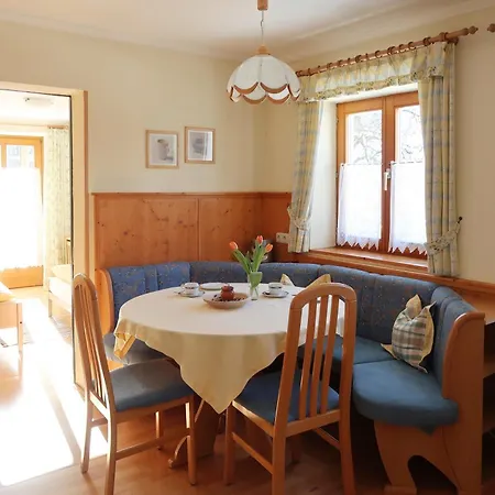 Haus Christian 그로살